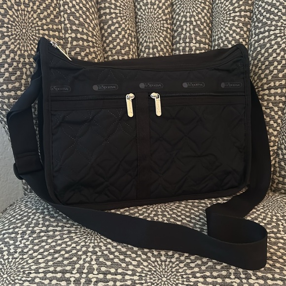 Lesportsac Handbags - Lesportsac Deluxe Everyday Shoulder Bag Crossbody Black Nylon